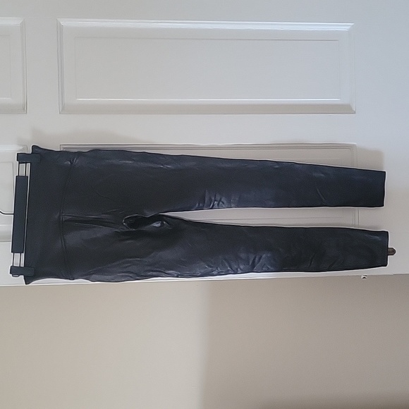 Spanx Faux Leather Legging in size Medium - Picture 2 of 5